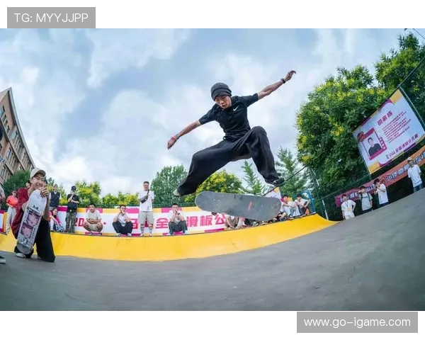 重庆滑板队展现卓越灵活性实力创新高引领全国滑板新潮流